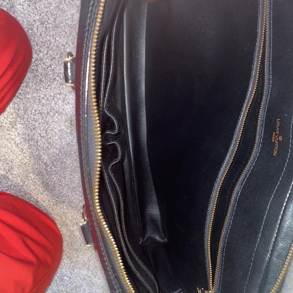 Authentic Louis Vuitton Epi briefcase - Picture 8 of 11